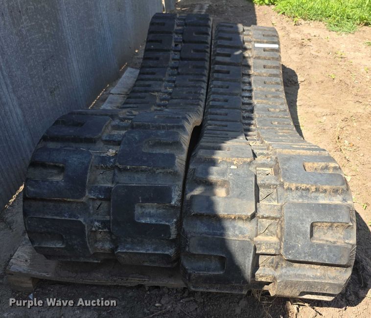 image for item DZ6140 Skid steer tracks