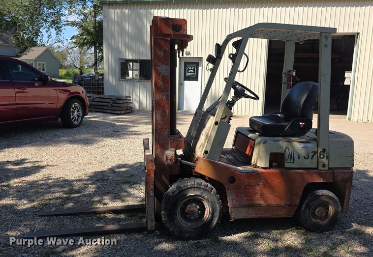 image for item DZ6141 Nissan forklift