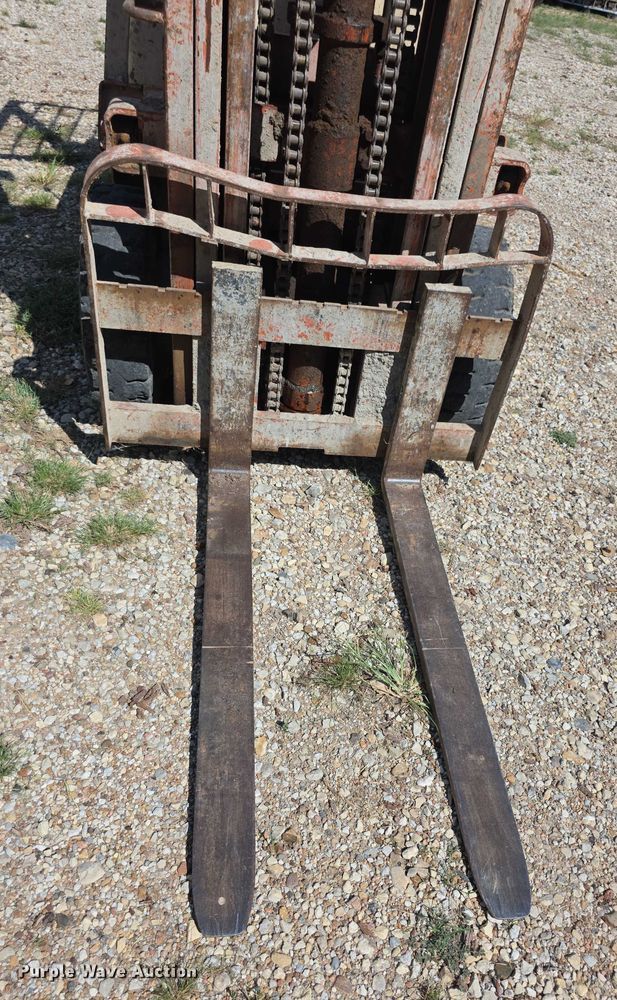 image for item DZ6141 Nissan forklift