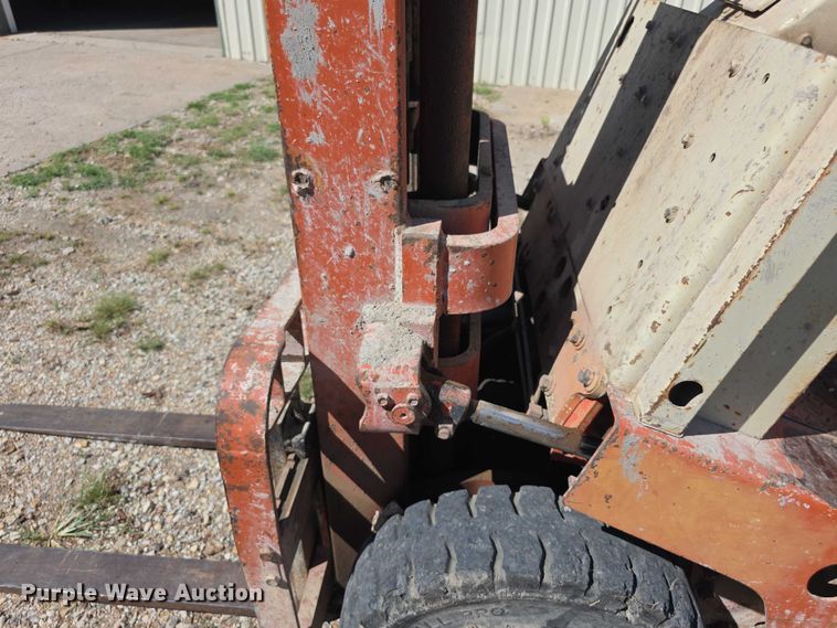 image for item DZ6141 Nissan forklift