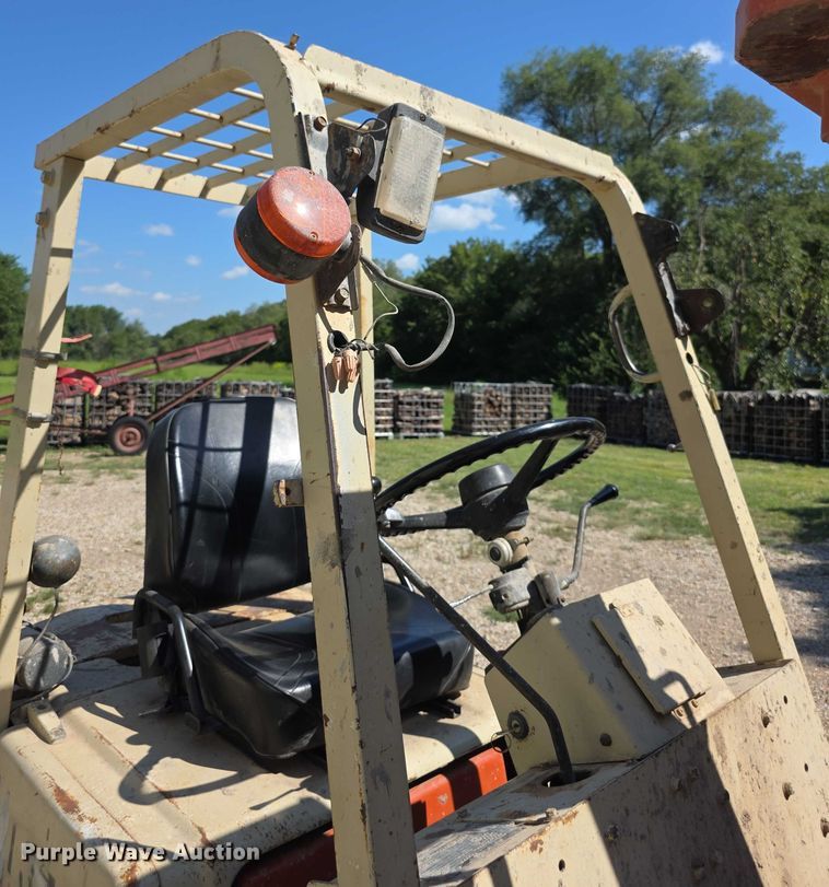 image for item DZ6141 Nissan forklift