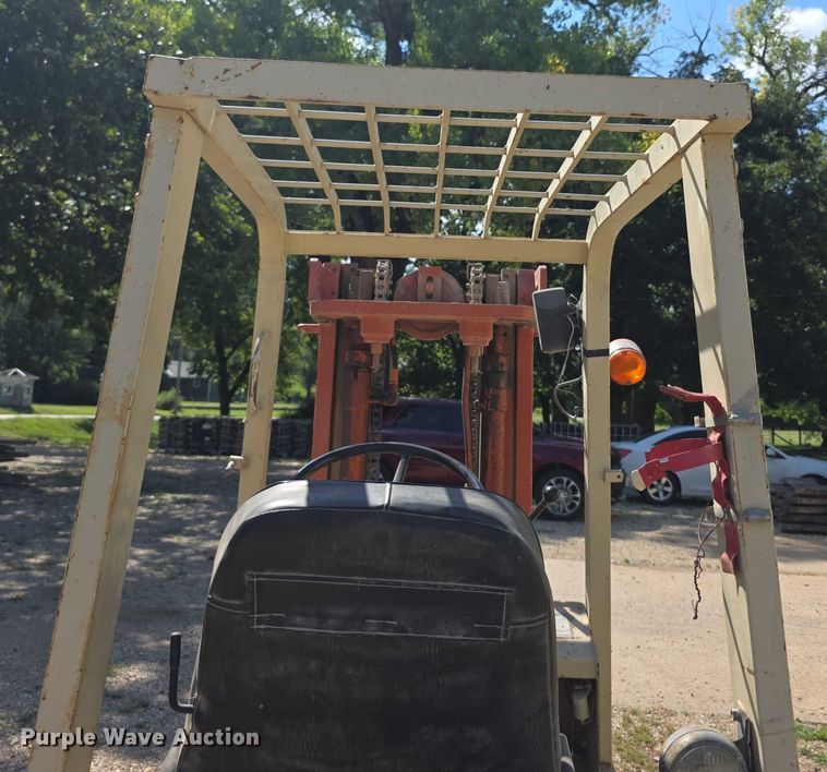 image for item DZ6141 Nissan forklift