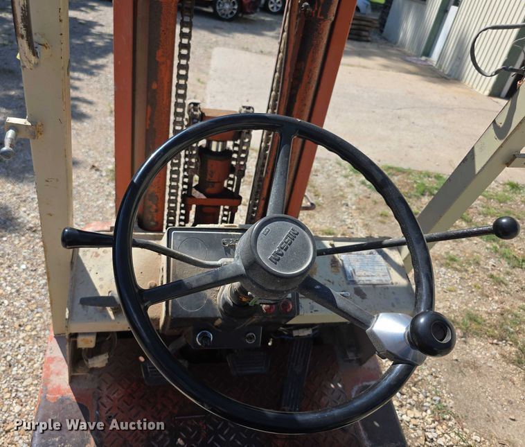 image for item DZ6141 Nissan forklift