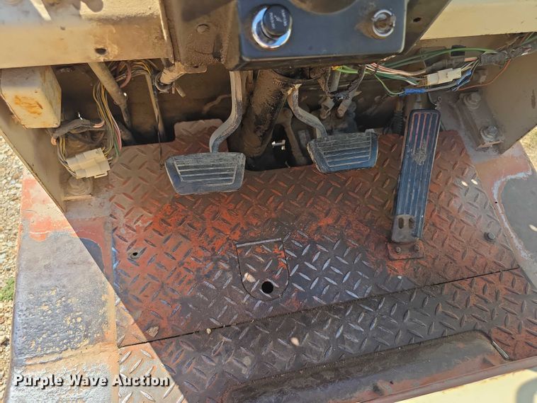 image for item DZ6141 Nissan forklift