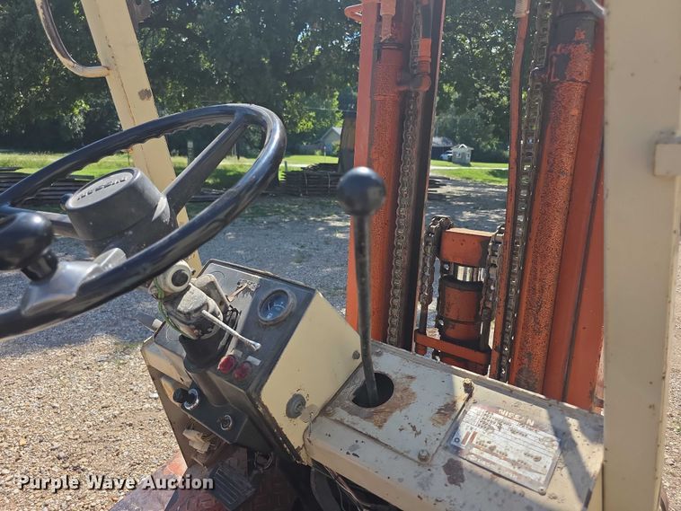 image for item DZ6141 Nissan forklift