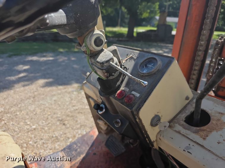 image for item DZ6141 Nissan forklift