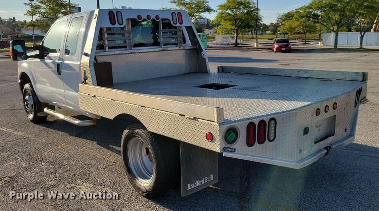 image for item DZ6482 2013 Ford F350 Super Duty SuperCab flatbed pickup truck