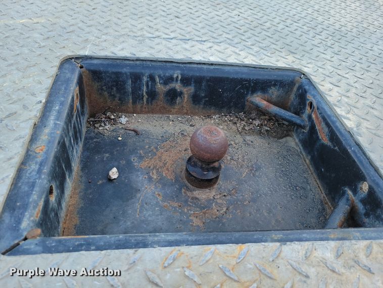 image for item DZ6482 2013 Ford F350 Super Duty SuperCab flatbed pickup truck