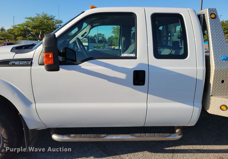 image for item DZ6482 2013 Ford F350 Super Duty SuperCab flatbed pickup truck