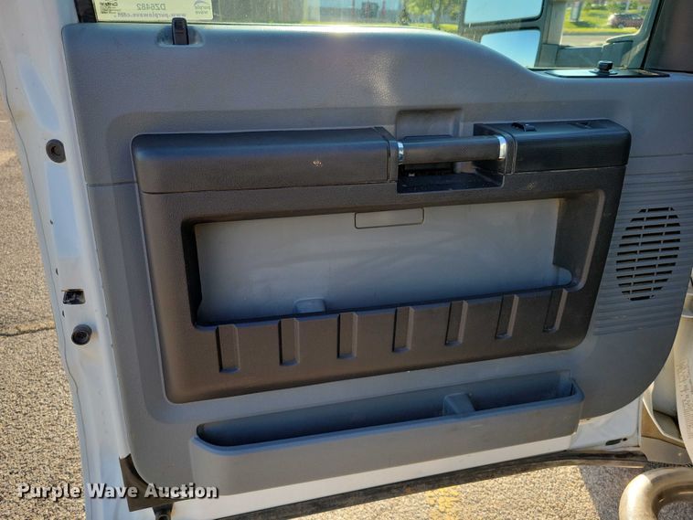 image for item DZ6482 2013 Ford F350 Super Duty SuperCab flatbed pickup truck