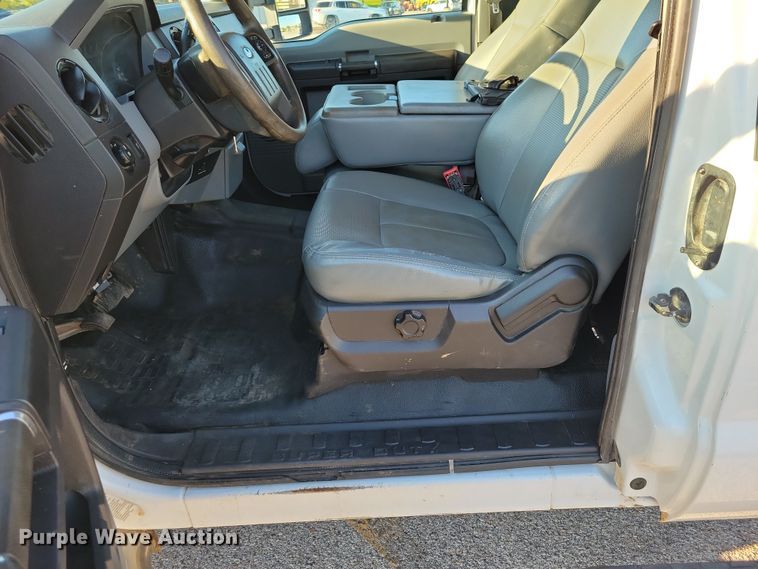 image for item DZ6482 2013 Ford F350 Super Duty SuperCab flatbed pickup truck