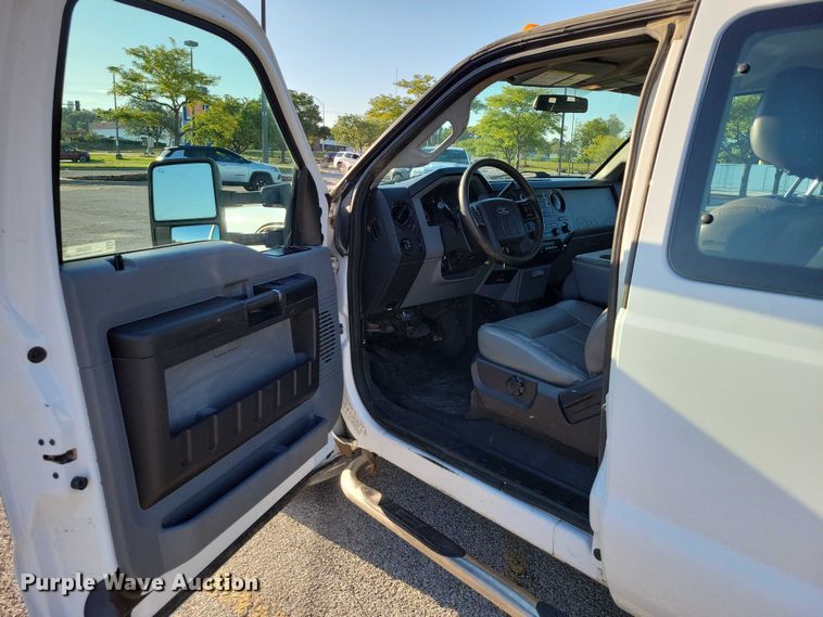 image for item DZ6482 2013 Ford F350 Super Duty SuperCab flatbed pickup truck