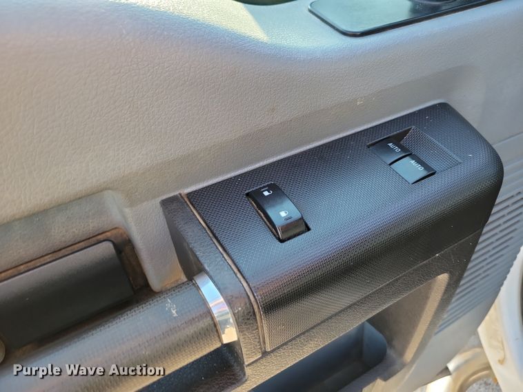 image for item DZ6482 2013 Ford F350 Super Duty SuperCab flatbed pickup truck