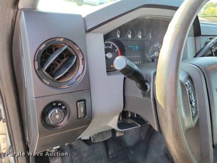 image for item DZ6482 2013 Ford F350 Super Duty SuperCab flatbed pickup truck