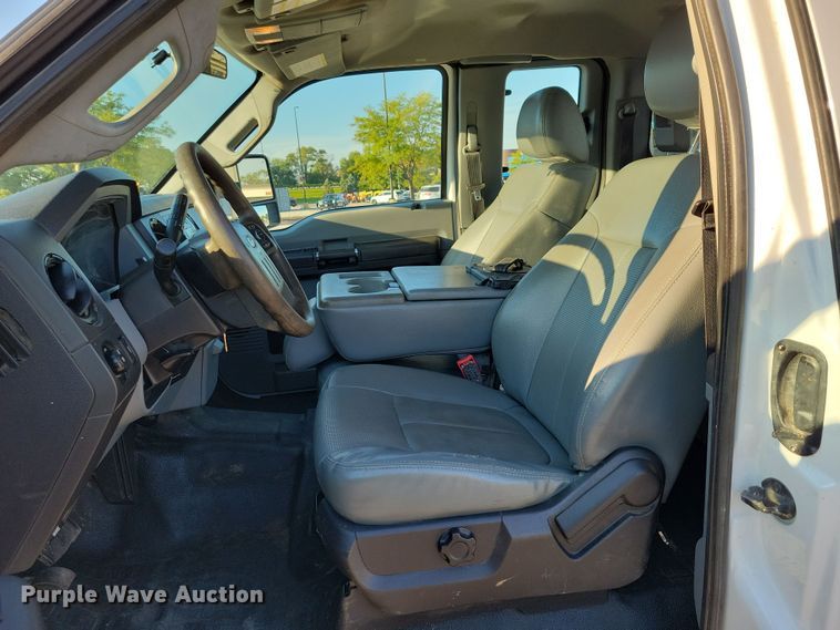 image for item DZ6482 2013 Ford F350 Super Duty SuperCab flatbed pickup truck