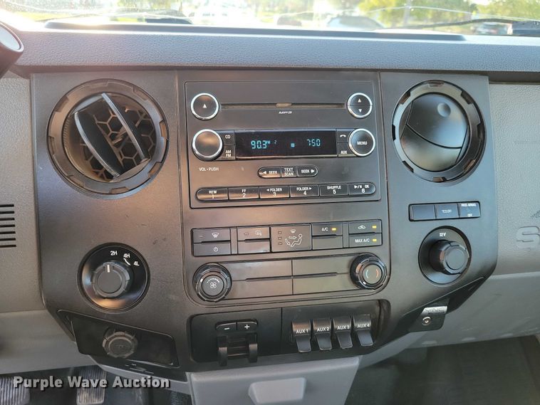 image for item DZ6482 2013 Ford F350 Super Duty SuperCab flatbed pickup truck