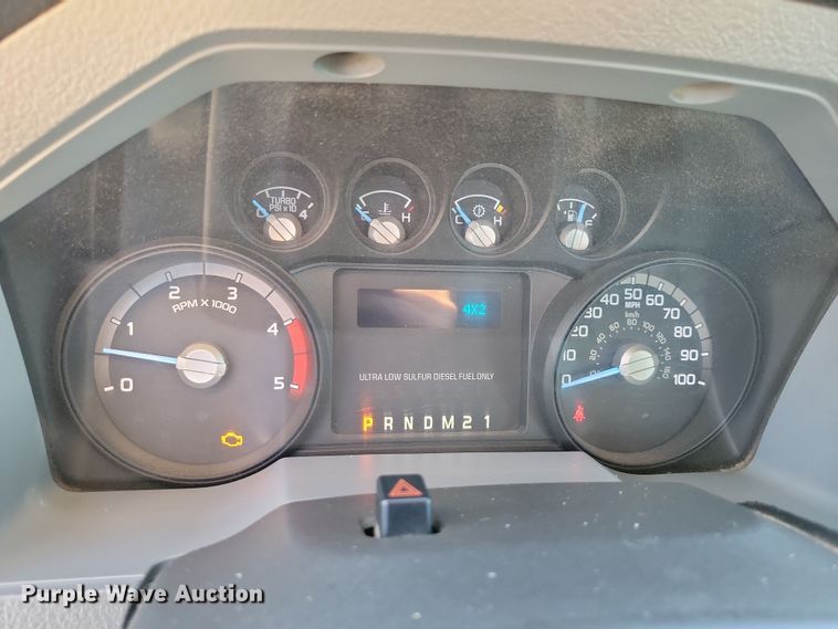 image for item DZ6482 2013 Ford F350 Super Duty SuperCab flatbed pickup truck