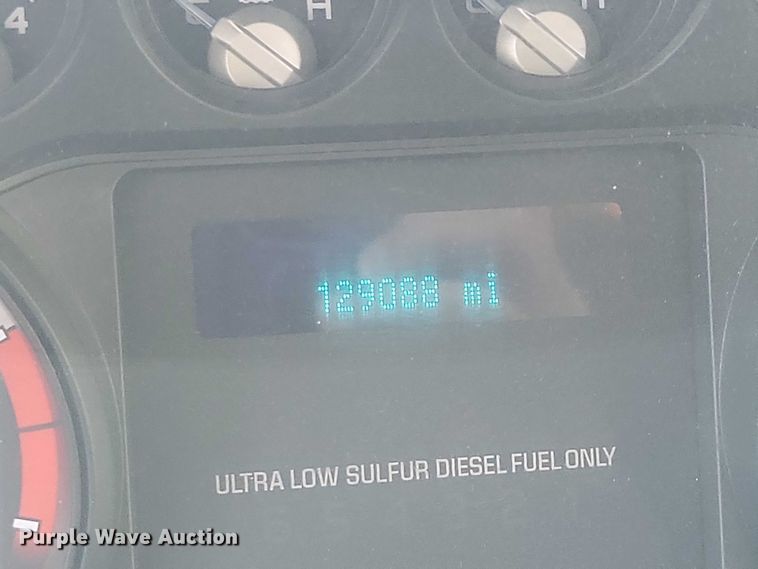 image for item DZ6482 2013 Ford F350 Super Duty SuperCab flatbed pickup truck