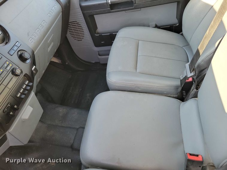 image for item DZ6482 2013 Ford F350 Super Duty SuperCab flatbed pickup truck