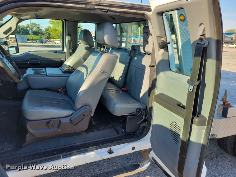 image for item DZ6482 2013 Ford F350 Super Duty SuperCab flatbed pickup truck