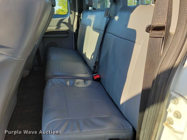 image for item DZ6482 2013 Ford F350 Super Duty SuperCab flatbed pickup truck