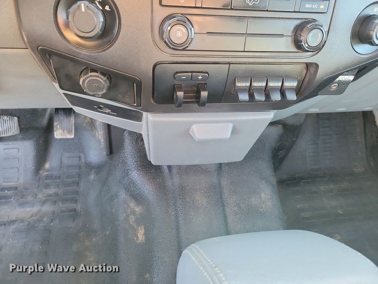 image for item DZ6482 2013 Ford F350 Super Duty SuperCab flatbed pickup truck