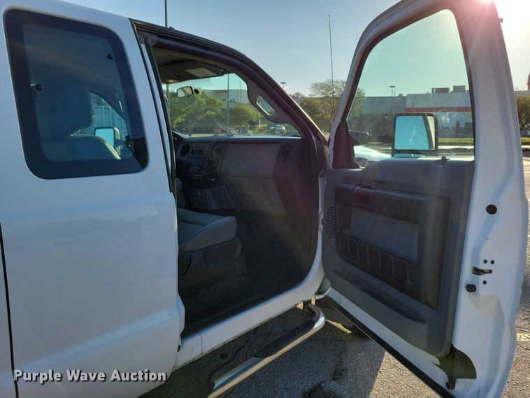 image for item DZ6482 2013 Ford F350 Super Duty SuperCab flatbed pickup truck