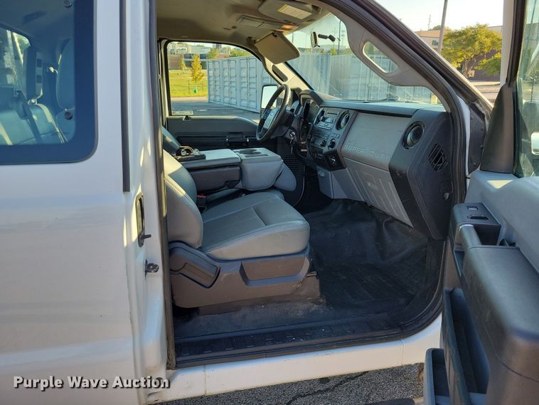 image for item DZ6482 2013 Ford F350 Super Duty SuperCab flatbed pickup truck