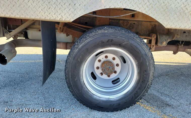 image for item DZ6482 2013 Ford F350 Super Duty SuperCab flatbed pickup truck