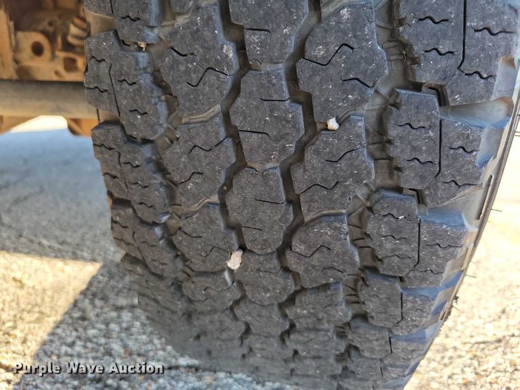 image for item DZ6482 2013 Ford F350 Super Duty SuperCab flatbed pickup truck