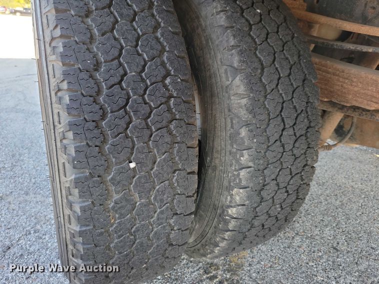 image for item DZ6482 2013 Ford F350 Super Duty SuperCab flatbed pickup truck