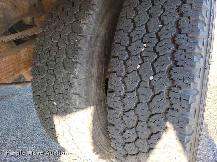 image for item DZ6482 2013 Ford F350 Super Duty SuperCab flatbed pickup truck