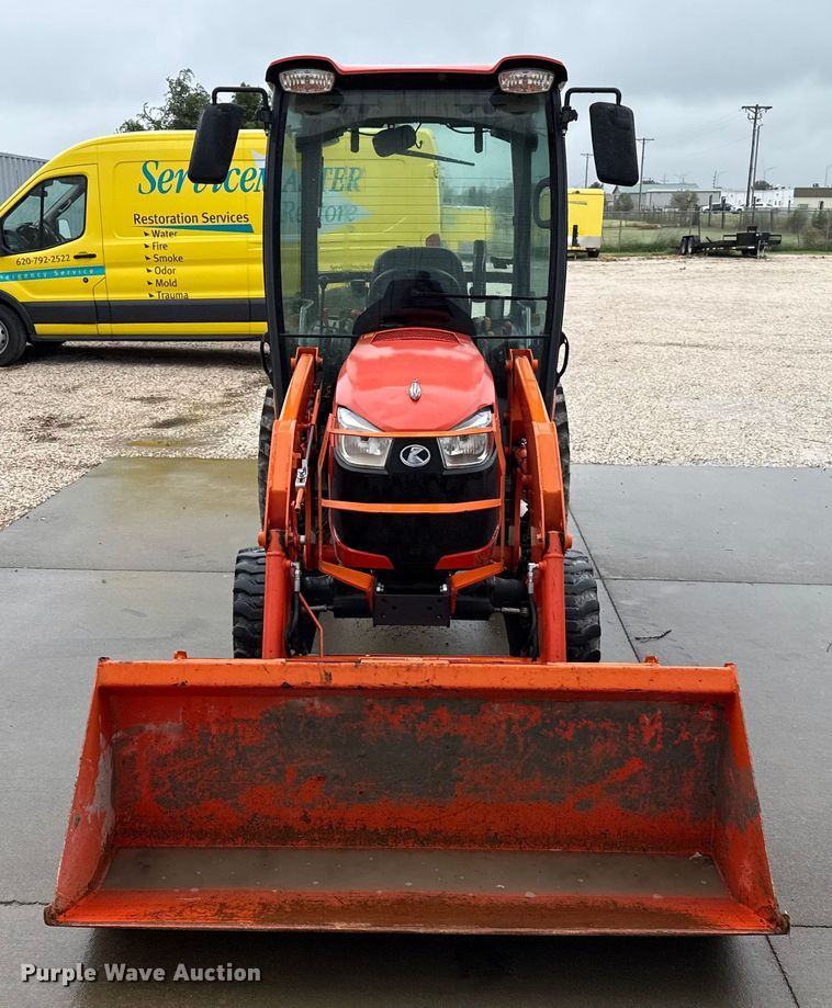 image for item DZ8951 2013 Kubota B3350 MFWD tractor