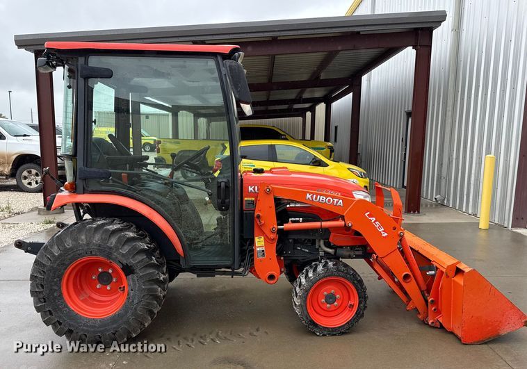 image for item DZ8951 2013 Kubota B3350 MFWD tractor