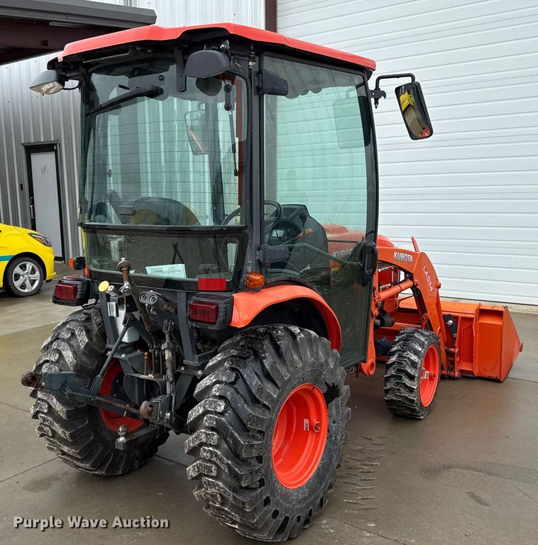 image for item DZ8951 2013 Kubota B3350 MFWD tractor