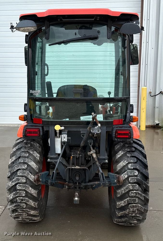 image for item DZ8951 2013 Kubota B3350 MFWD tractor