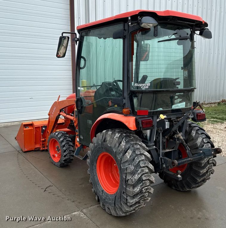 image for item DZ8951 2013 Kubota B3350 MFWD tractor