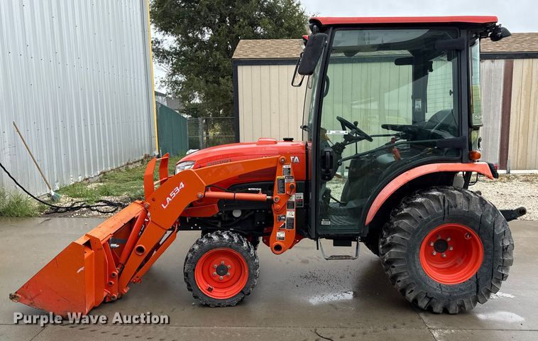 image for item DZ8951 2013 Kubota B3350 MFWD tractor