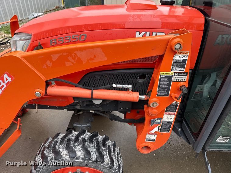 image for item DZ8951 2013 Kubota B3350 MFWD tractor