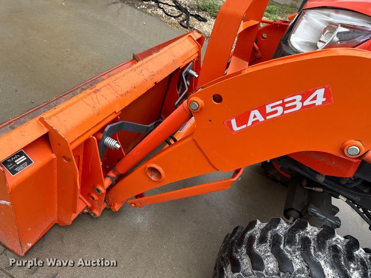 image for item DZ8951 2013 Kubota B3350 MFWD tractor