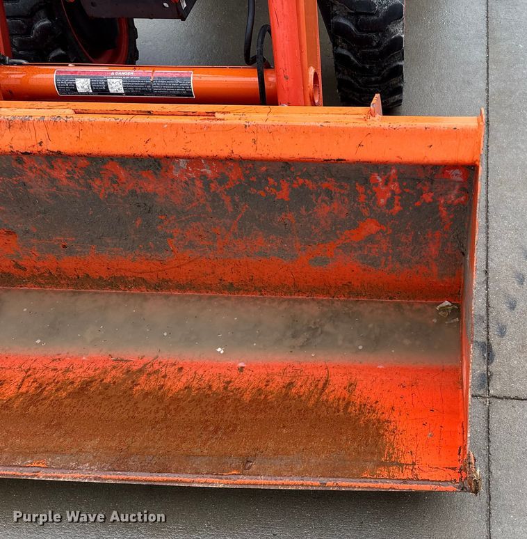 image for item DZ8951 2013 Kubota B3350 MFWD tractor