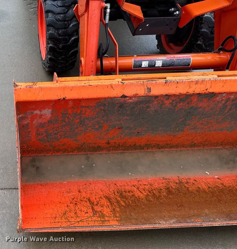 image for item DZ8951 2013 Kubota B3350 MFWD tractor