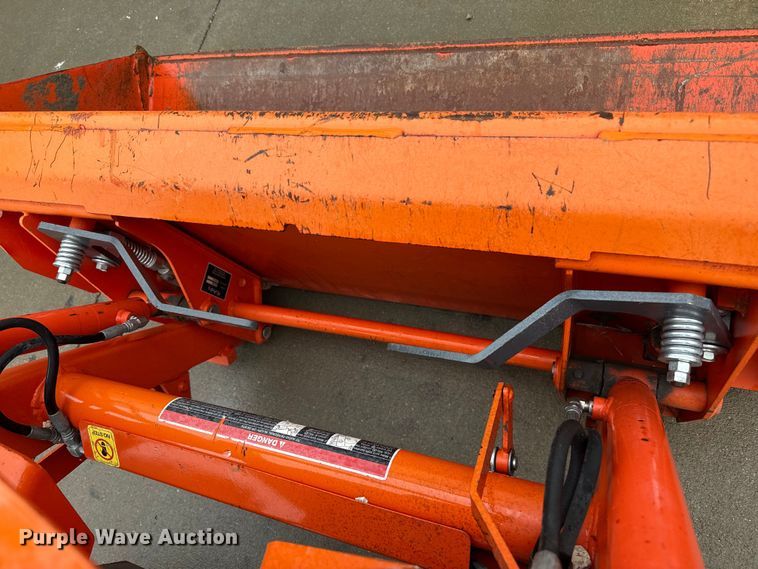 image for item DZ8951 2013 Kubota B3350 MFWD tractor