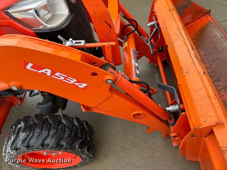 image for item DZ8951 2013 Kubota B3350 MFWD tractor