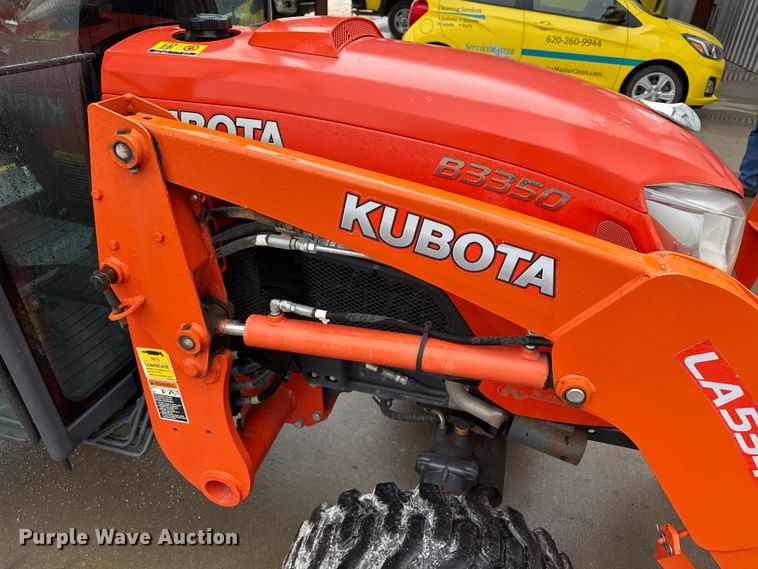 image for item DZ8951 2013 Kubota B3350 MFWD tractor