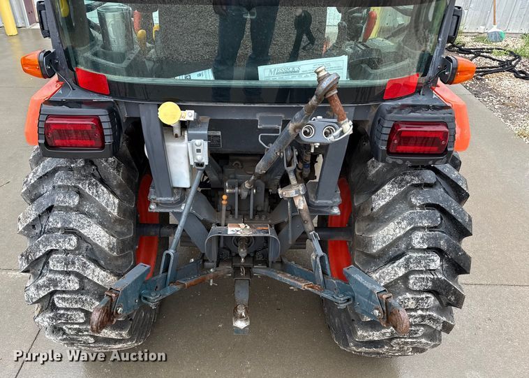 image for item DZ8951 2013 Kubota B3350 MFWD tractor