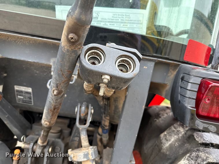 image for item DZ8951 2013 Kubota B3350 MFWD tractor