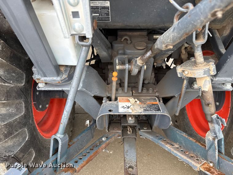 image for item DZ8951 2013 Kubota B3350 MFWD tractor
