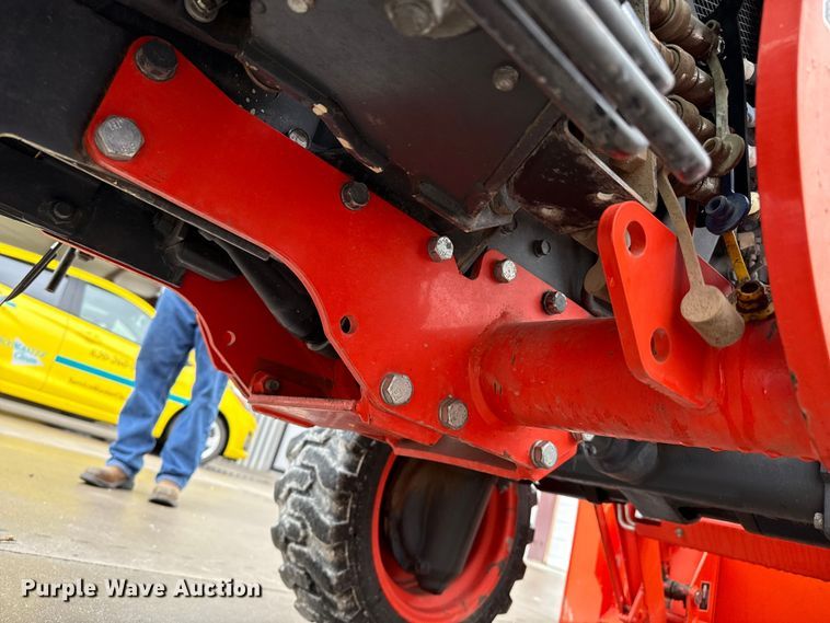 image for item DZ8951 2013 Kubota B3350 MFWD tractor