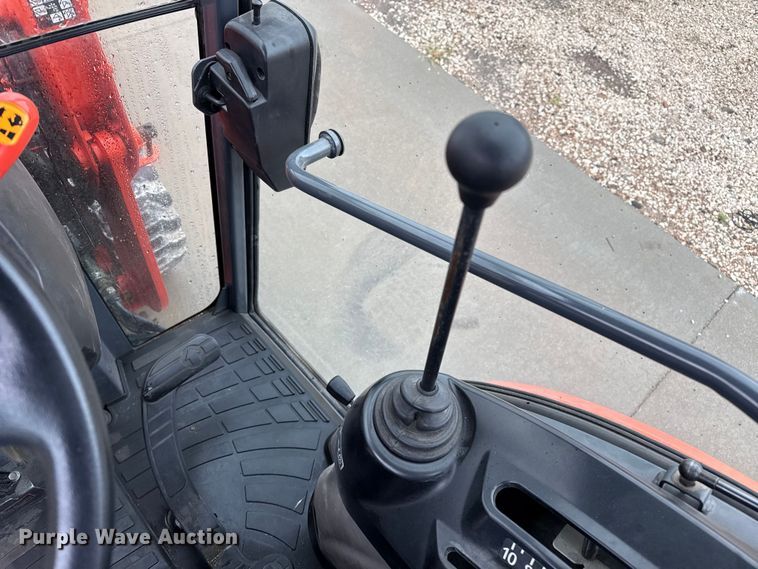 image for item DZ8951 2013 Kubota B3350 MFWD tractor